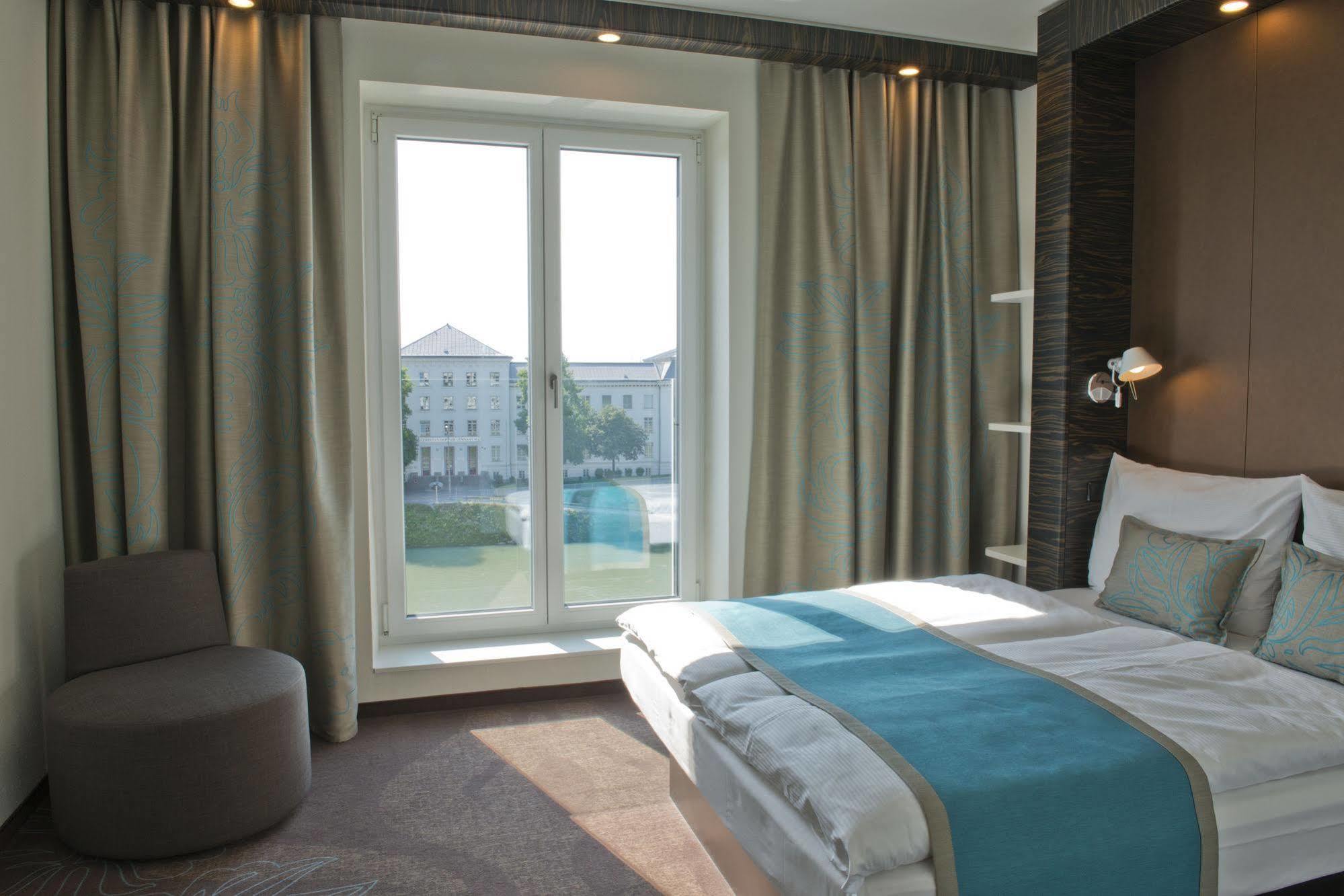 Motel One Salzburg-Mirabell ภายนอก รูปภาพ