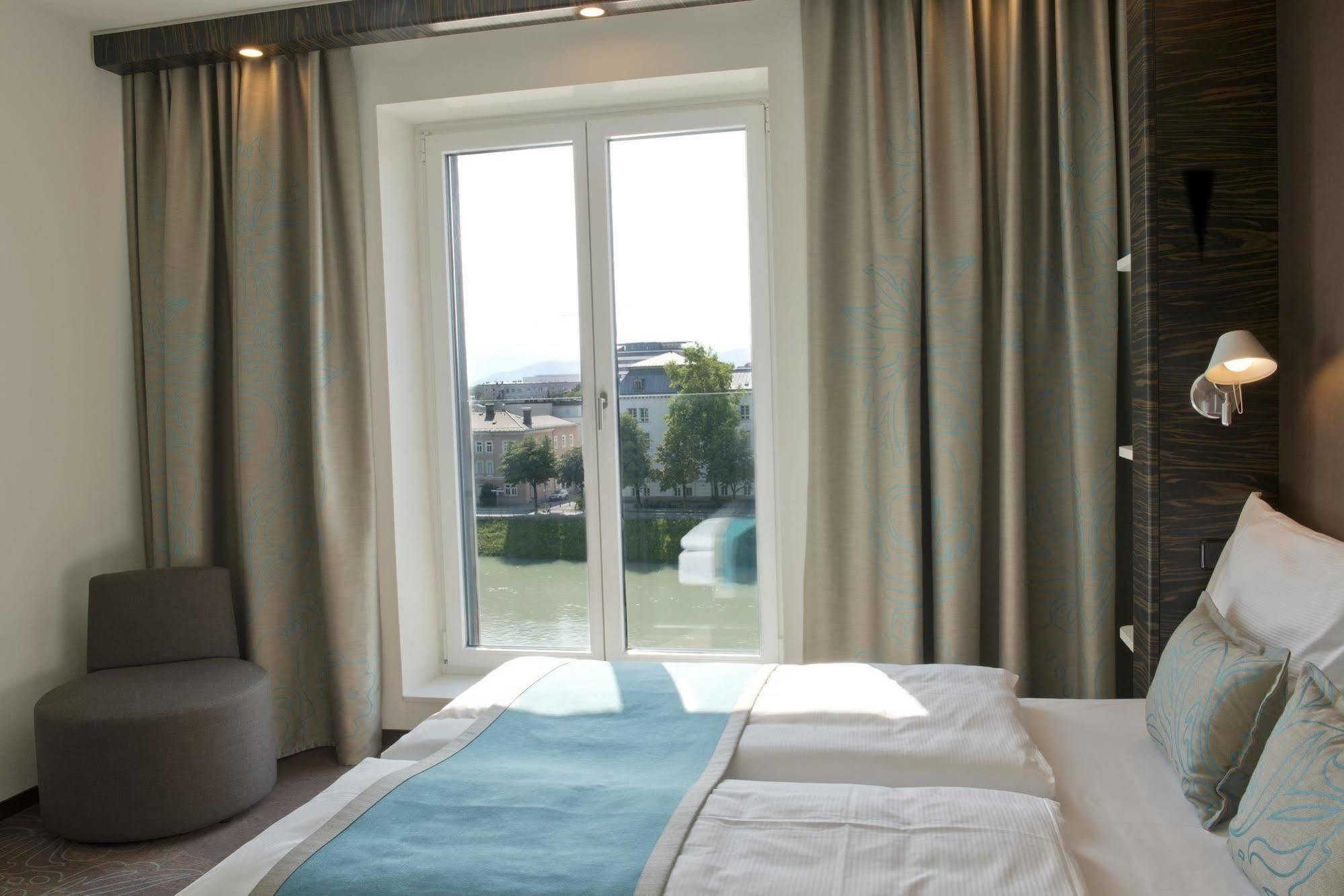 Motel One Salzburg-Mirabell ภายนอก รูปภาพ